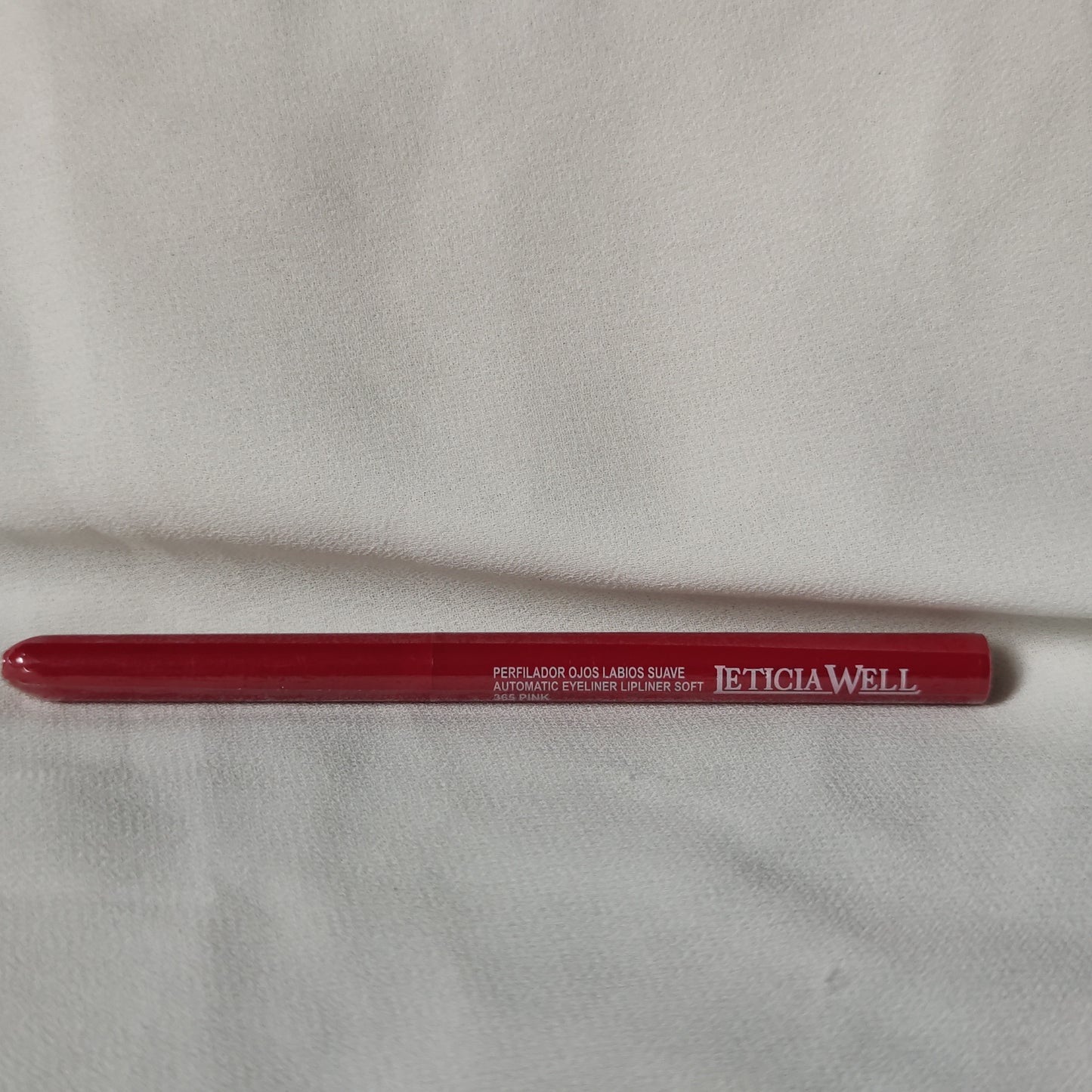 Crayon pour yeux et lèvres