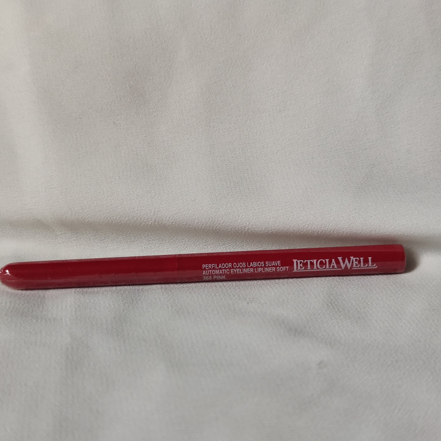 Crayon pour yeux et lèvres