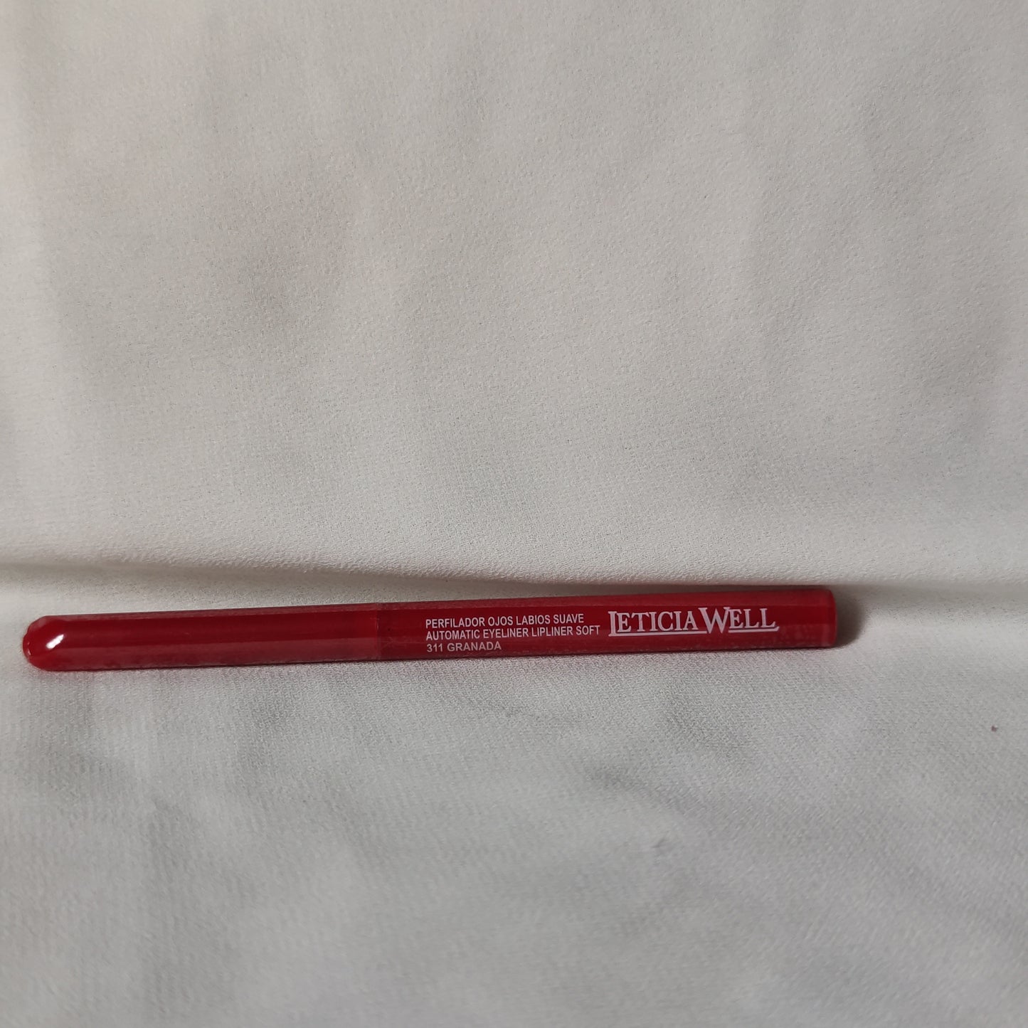 Crayon pour yeux et lèvres