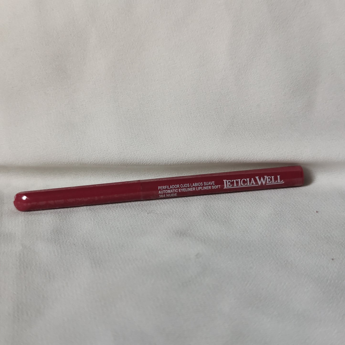 Crayon pour yeux et lèvres