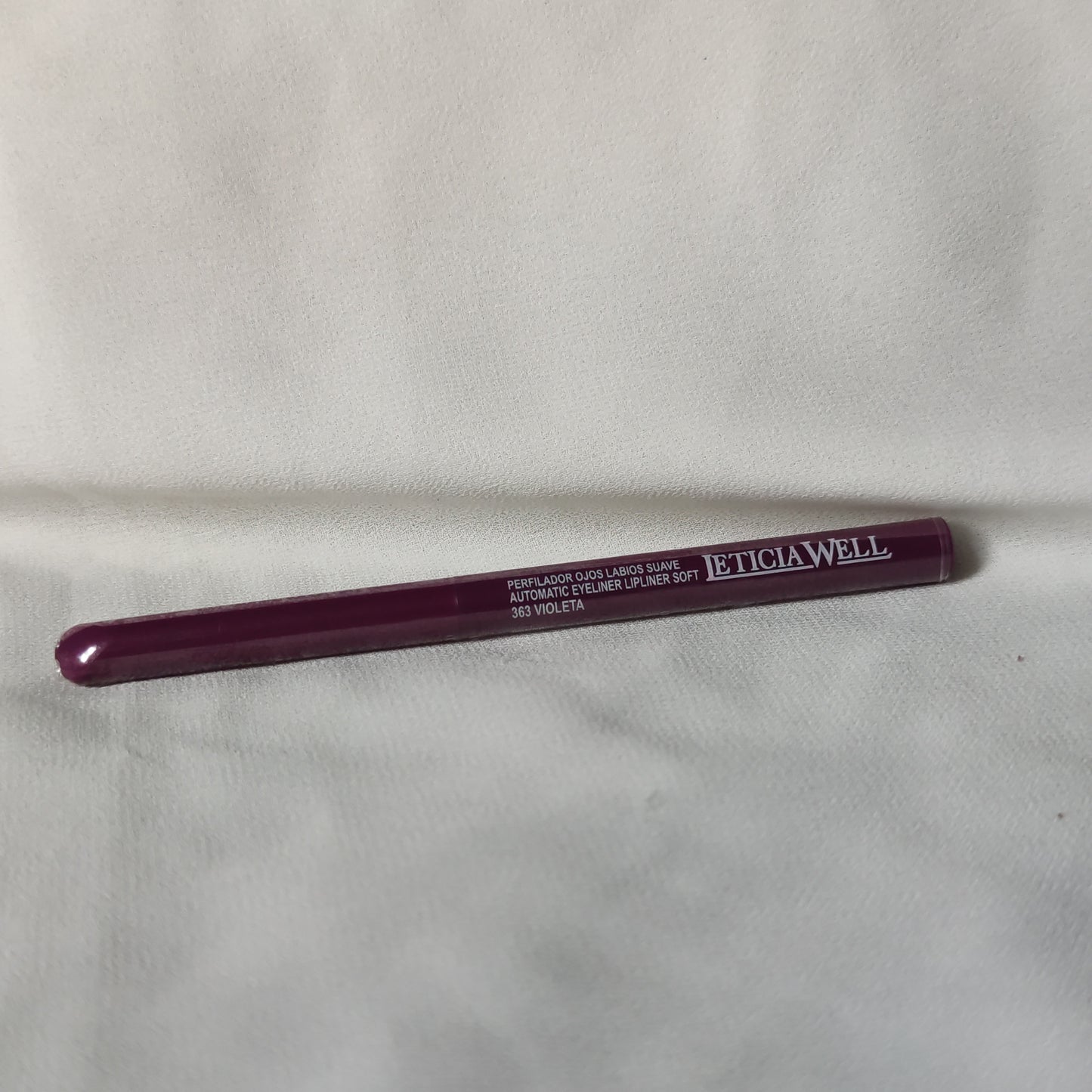 Crayon pour yeux et lèvres