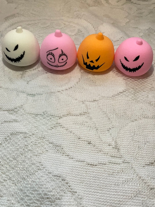 <transcy>Beauty blender</transcy>