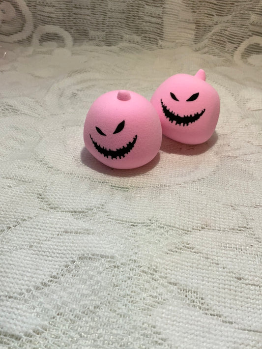 <transcy>Beauty blender</transcy>