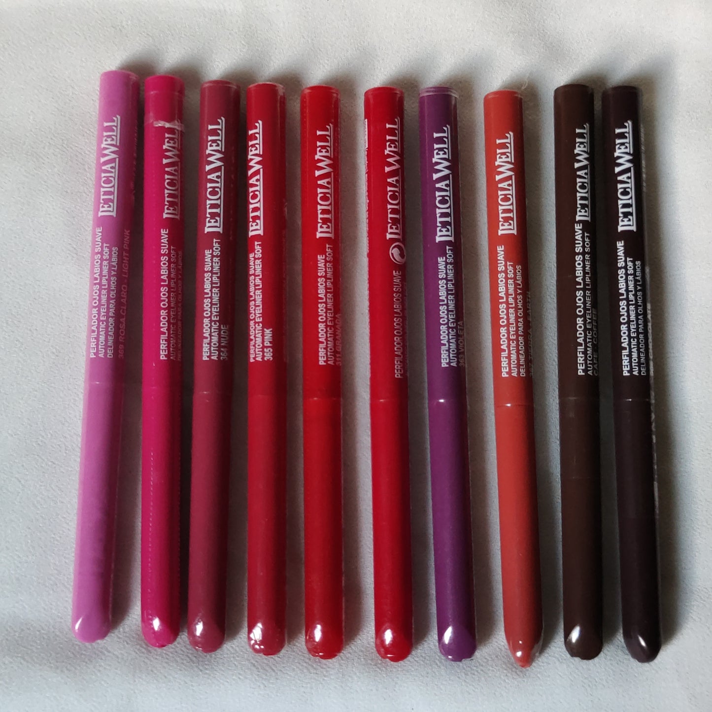 Crayon pour yeux et lèvres