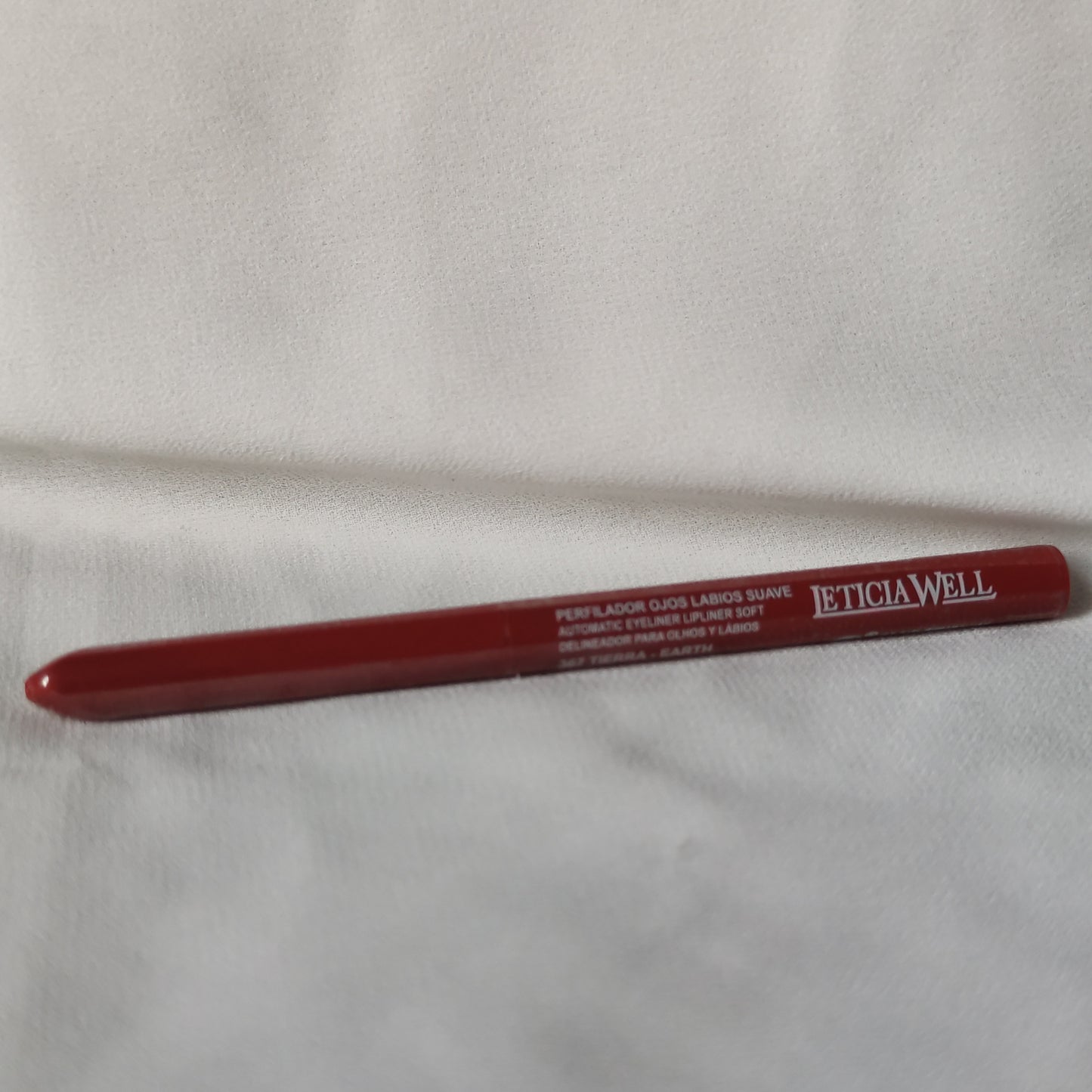 Crayon pour yeux et lèvres