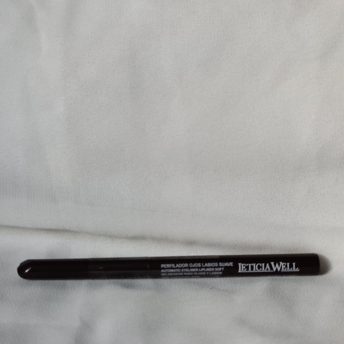 Crayon pour yeux et lèvres